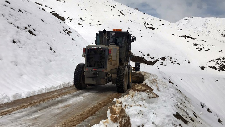 Kulp’un kırsal mahalle yollarında kar temizliği