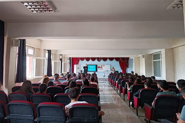 Lise öğrencilerine kanserden korunma anlatıldı