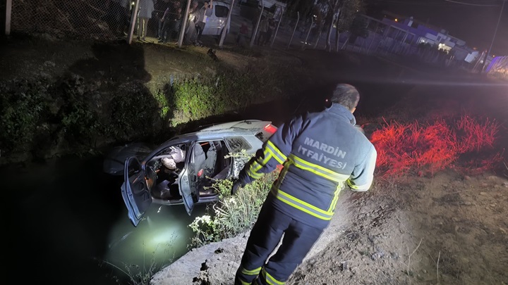 Mardin’de sulama kanalına devrilen otomobildeki 4 kişi yaralandı