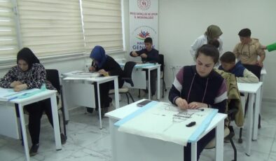 Keçe iğneleme sanatı Muş’ta kadınları bir araya getiriyor