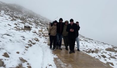 Nemrut Dağı’nda düşerek yaralanan Fransız turist ekiplerce kurtarıldı
