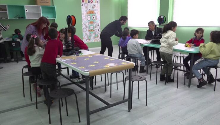 Muş’ta kurulan kodlama atölyesiyle çocuklar hayallerini yazıyor