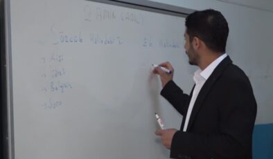 Aynı okulda görev yapan öğretmen kardeşler, öğrencilere ilham veriyor