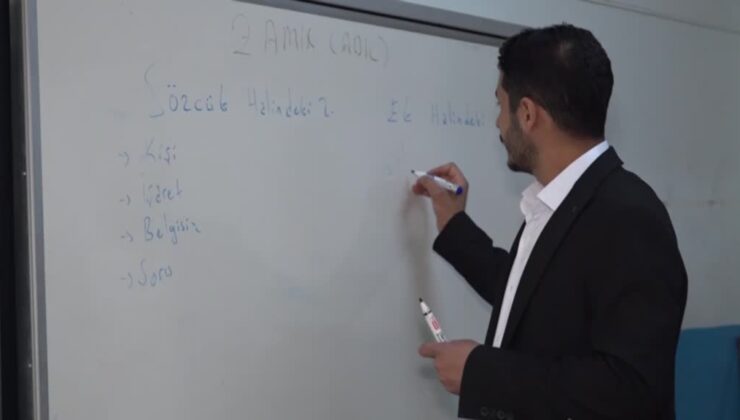 Aynı okulda görev yapan öğretmen kardeşler, öğrencilere ilham veriyor