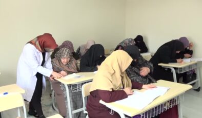 Erciş’te kadınlar okuma yazma öğrenerek hayatlarına yön veriyor