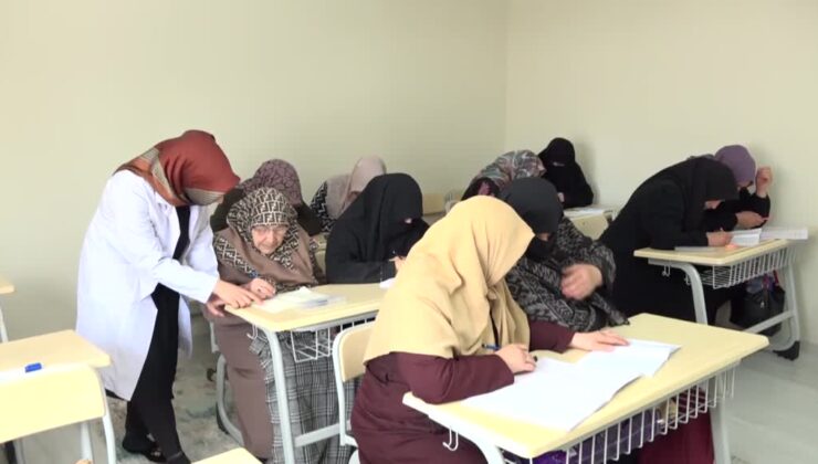 Erciş’te kadınlar okuma yazma öğrenerek hayatlarına yön veriyor