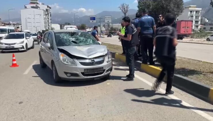 Otomobil yayalara çarptı: 1 ölü, 1 yaralı