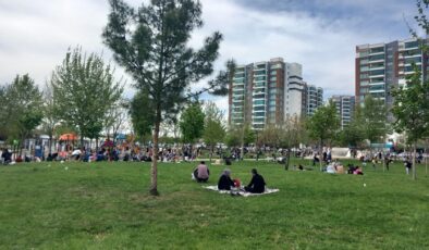 Diyarbakırlılar Park ve Bahçelere Akın Etti