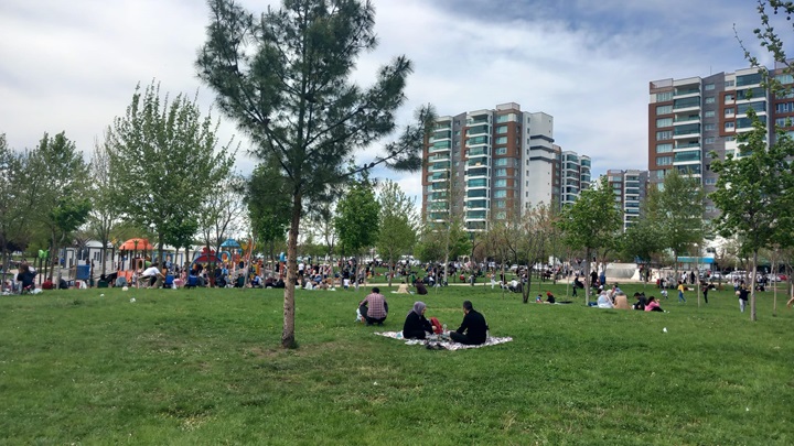 Diyarbakırlılar Park ve Bahçelere Akın Etti