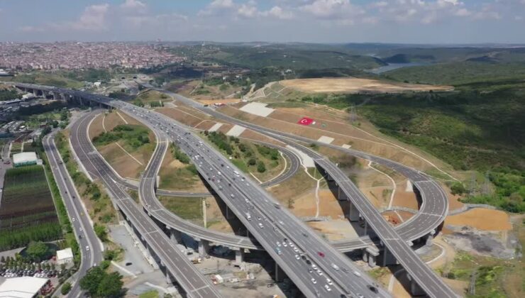 Bayramda otoyollar doldu taştı: 8 milyon 425 bin araç geçti