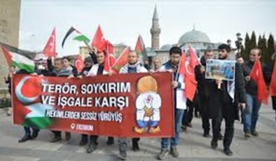 Sağlık çalışanları Gazze için yürüdü