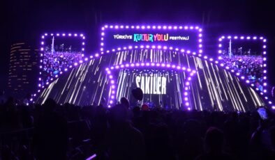 Adana’da Sakiler konseri, karnaval coşkusunu zirveye taşıdı