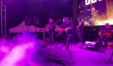 Uğur Işılak, Karabük’ün 88. yılına özel konseriyle coşku yaşattı