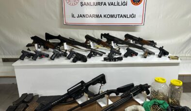 Şanlıurfa’da çok sayıda silah ele geçirildi, 22 zanlı yakalandı