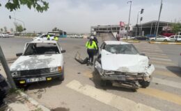 Şanlıurfa’da iki otomobilin çarpıştığı kazada 8 kişi yaralandı