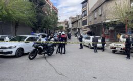 Şanlıurfa’da silahlı kavga: 5 araç ve bir iş yeri kurşunlandı