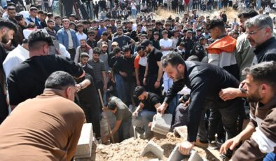 Toprak kayması sonucu hayatını kaybeden 3 işçi defnedildi