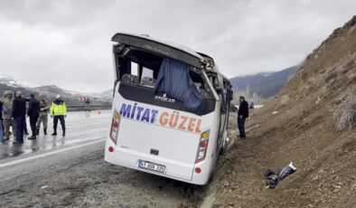 Oltu’da feci kaza: 1 ölü, çok sayıda yaralı