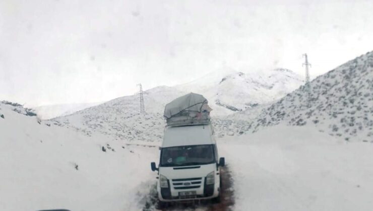 Siirt’te karda mahsur kalan minibüsteki 13 kişi kurtarıldı