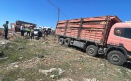 Şırnak’ta tır ile hafif ticari aracın çarpıştığı kazada 5 kişi yaralandı