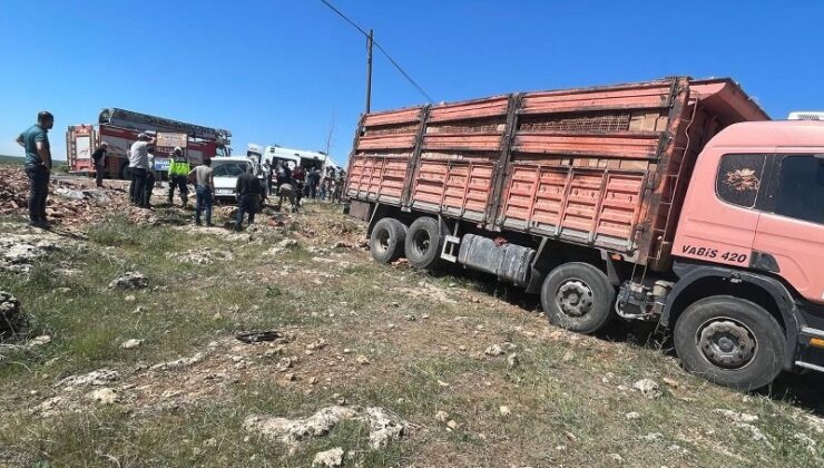 Şırnak’ta tır ile hafif ticari aracın çarpıştığı kazada 5 kişi yaralandı