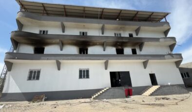Siirt’te terlik fabrikasında çıkan yangında 11 kişi dumandan etkilendi