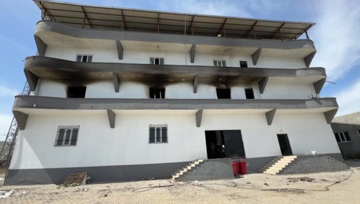 Siirt’te terlik fabrikasında çıkan yangında 11 kişi dumandan etkilendi