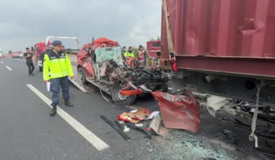 Feci kaza Cip tıra çarptı: Sürücü hayatını kaybetti