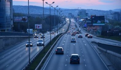 Trafiğe yeni kayıt: 195 bin taşıt yollarda