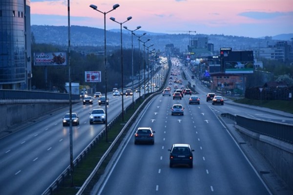 Trafiğe yeni kayıt: 195 bin taşıt yollarda