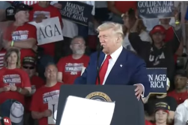 Trump 100. gün mitinginde: “Beni hiçbir şey durduramaz”