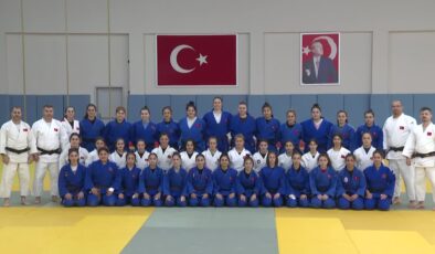 Ümit ve genç kadın judocular Avrupa’ya hazırlanıyor