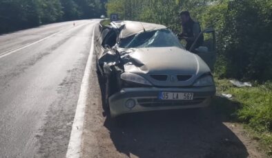 Seyir halindeki araca kaya isabet etti: 5 kişilik aile yaralandı