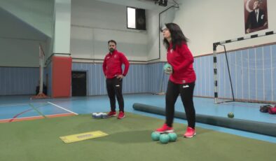 Salon yok, halı üstünde dünya şampiyonasına hazırlandılar