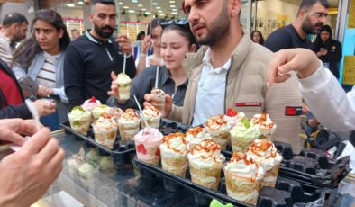 Sur’un Tatlı Durağı: Hasan Usta’nın Ekleri Turistlerden Tam Not Aldı