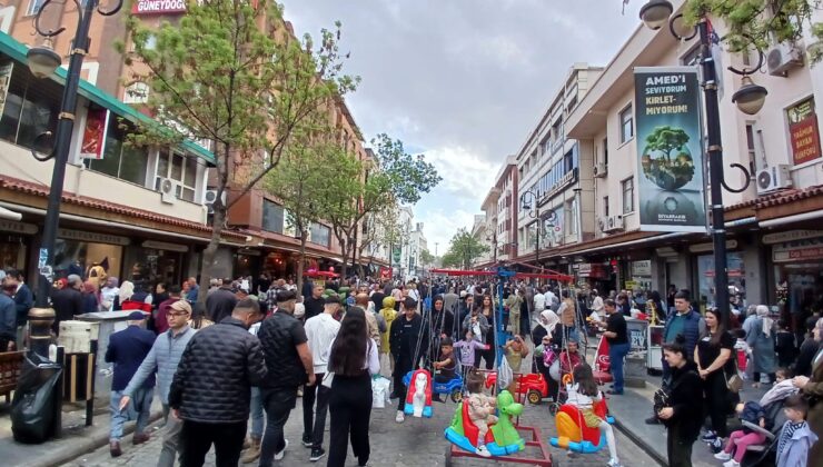 Sur’da iğne atılsa yere düşmeyecek yoğunluk yaşandı