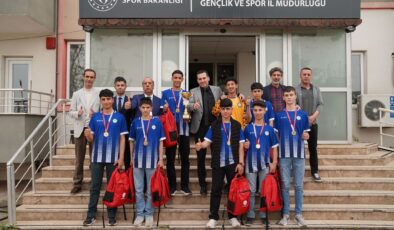 Şampiyonlardan Gençlik ve Spor İl Müdürlüğü’ne anlamlı ziyaret