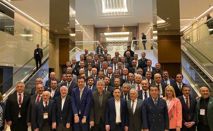 Eğil Belediye Başkanı Fırat Seydaoğlu’na “Yılın Belediye Başkanı” ödülü