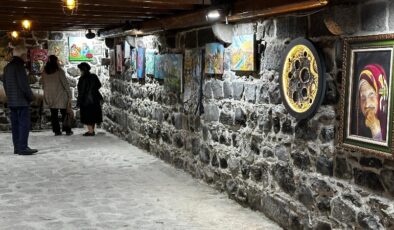 Diyarbakır’da 39 kadın sanatçı ”Bahar Karma Sergisi”açtı