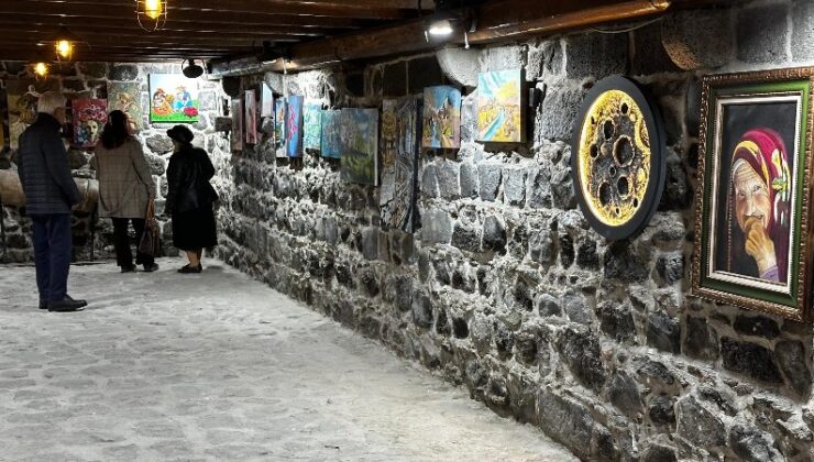 Diyarbakır’da 39 kadın sanatçı ”Bahar Karma Sergisi”açtı