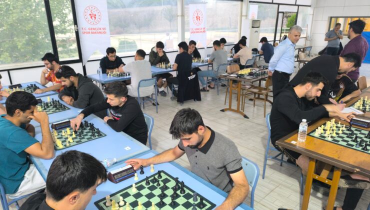 Diyarbakır’da Selahattin Eyyubi Yurdu’nda Satranç Heyecanı