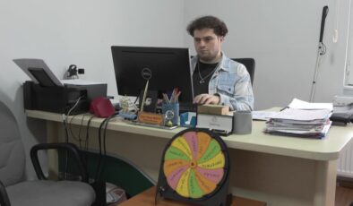 Yapay zeka, görme engelli öğretmenin gözü oldu