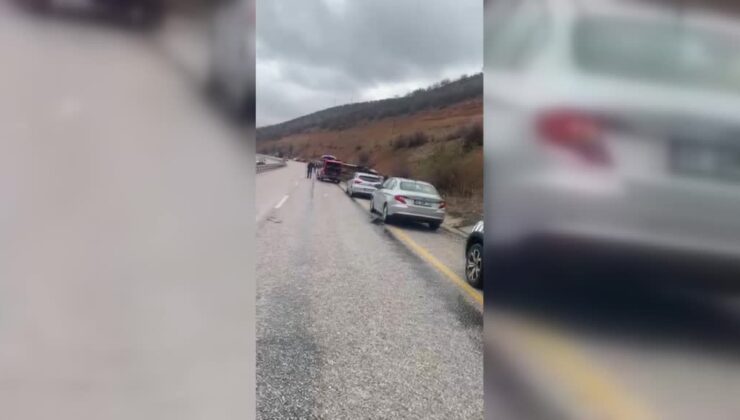 Malatya-Adıyaman yolunda minibüs devrildi: 5 yaralı
