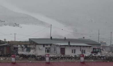 Kars ve Ardahan’ın yükseklerinde nisan ayında kar sürprizi yaşandı