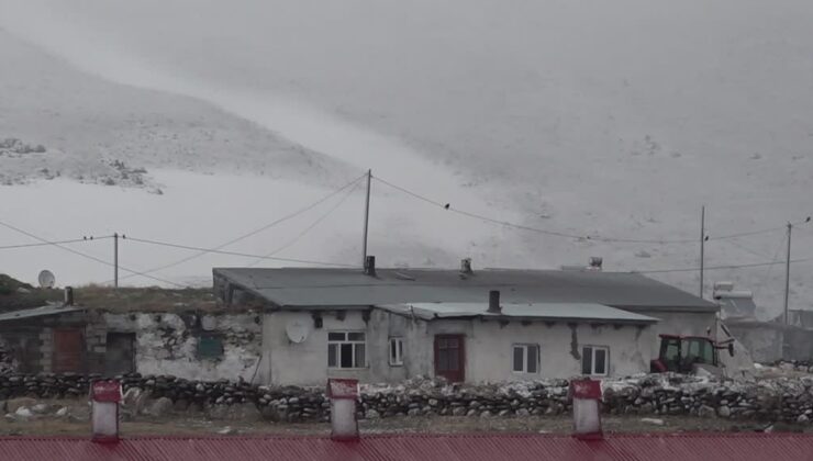 Kars ve Ardahan’ın yükseklerinde nisan ayında kar sürprizi yaşandı