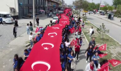 Yüzlerce öğrenci Ermeni çetelerince katledilenleri anmak için yürüdü