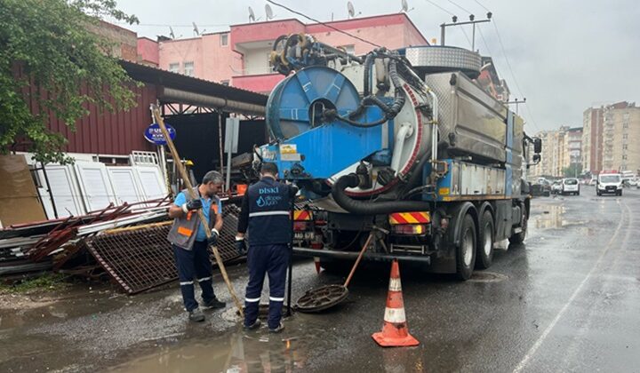 DİSKİ ekipleri, yağış nedeniyle kritik noktalarda önlem aldı