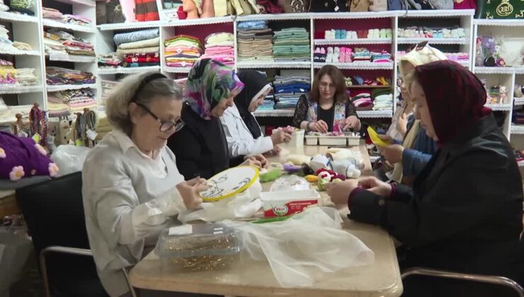 İşledikleri hediyelik eşyaları yurdun dört bir yanına gönderiyorlar