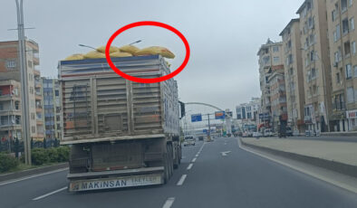 Trafikte Tehlikeli Yolculuk: Yük kamyonu şehirlerarası yolda tehlike saçtı