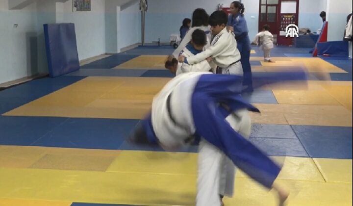 Diyarbakırlı kuraş sporcusu Hilal Göktekin’in hedefi Avrupa şampiyonluğu